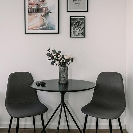B15 - Wood&Black Apartman Győr Esterno foto