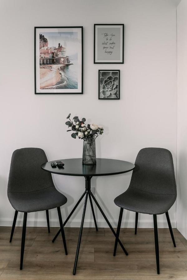 B15 - Wood&Black Apartman Győr Esterno foto